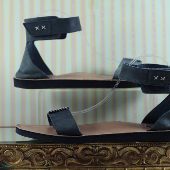 Reef Green Leather Sandals - Picture 5 of 15